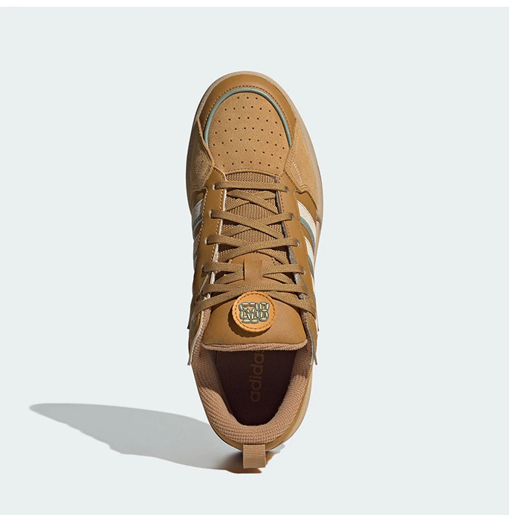 Baskets Adidas rétro légères, confortables et durables pour usage quotidien.