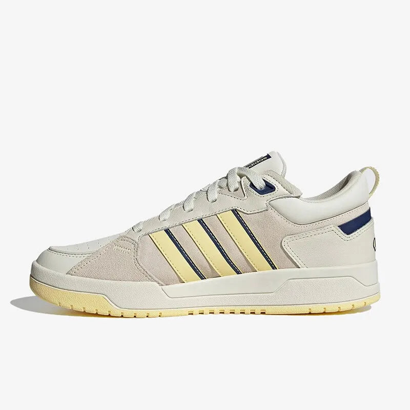 Baskets Adidas rétro légères, confortables et durables pour usage quotidien.