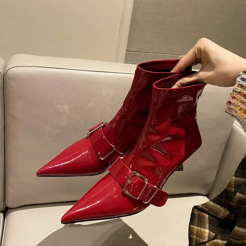 Bottes élégantes cuir verni femme – Talons fins et design sexy pour soirée automnale