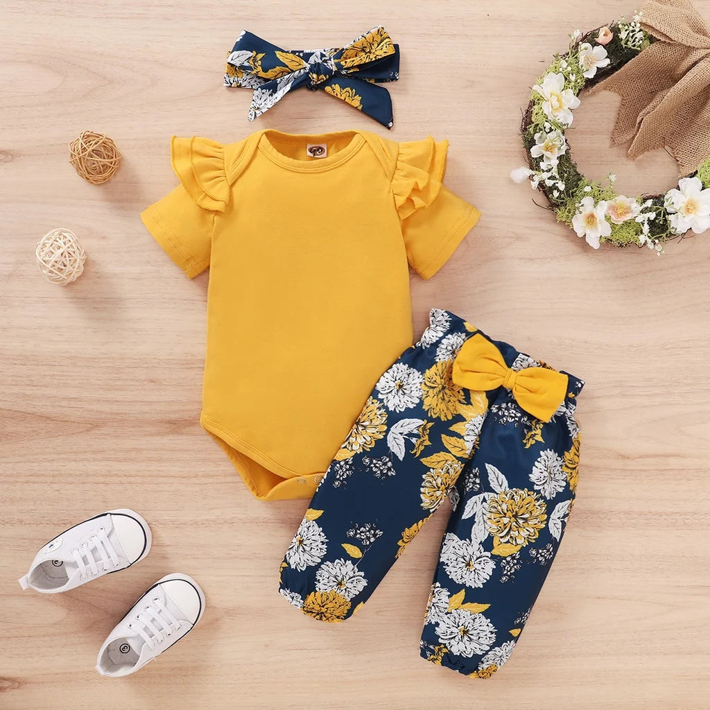 Ensemble bébé fille 3 pièces 0-18 mois : body manches courtes, pantalon fleuri et bandeau.