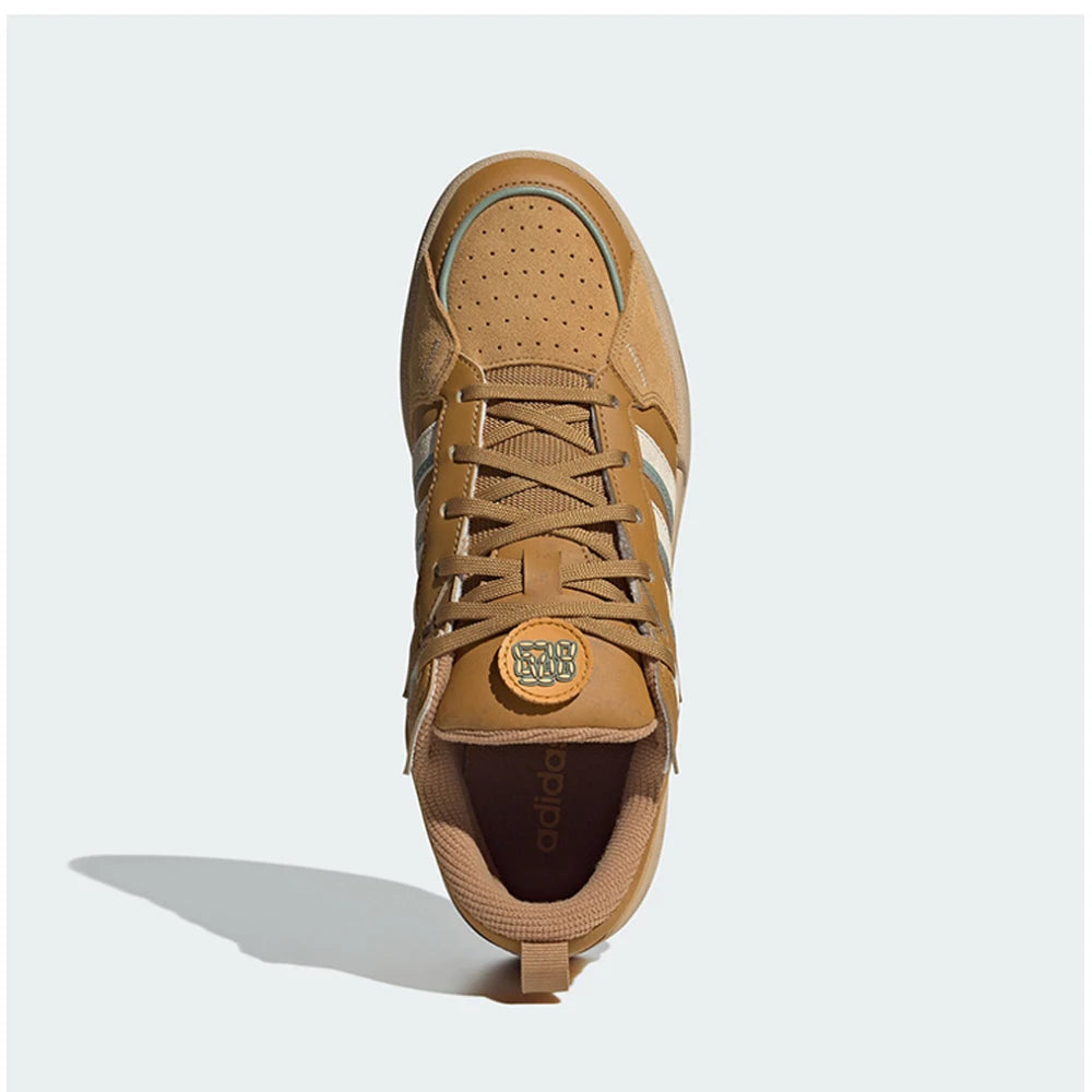 Baskets Adidas rétro légères, confortables et durables pour usage quotidien.