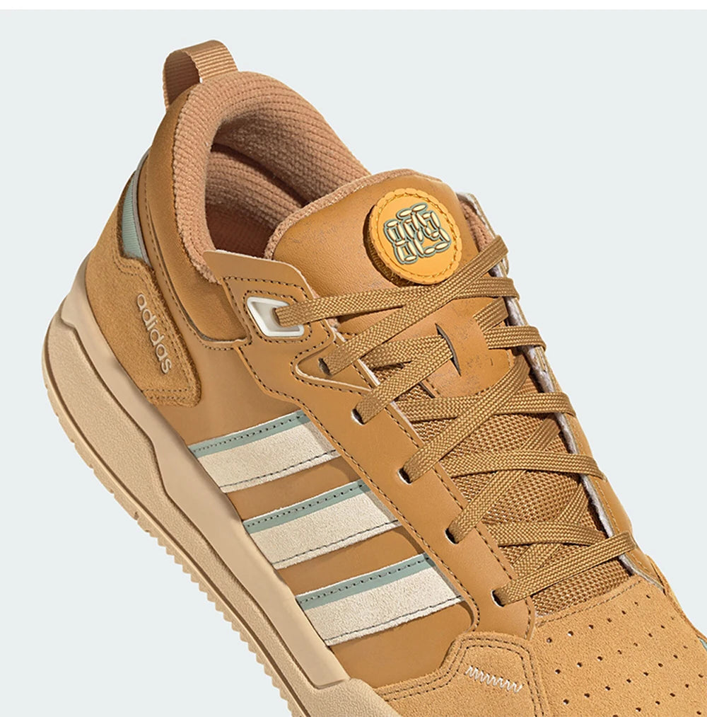 Baskets Adidas rétro légères, confortables et durables pour usage quotidien.