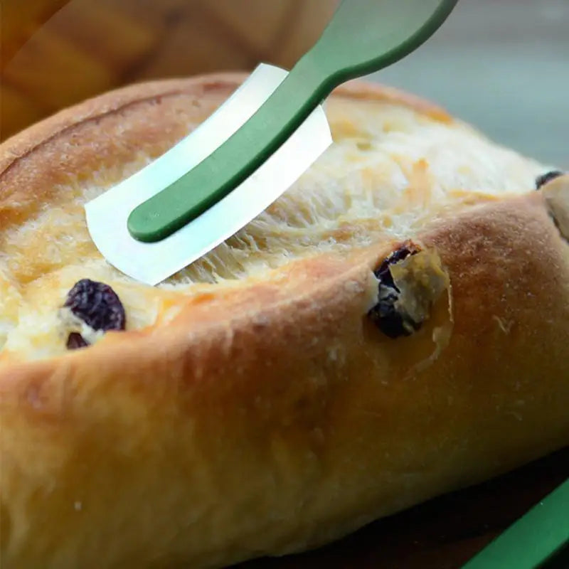 Couteau à Pain à Lame Incurvée – Antirouille, Facile à Nettoyer, avec Gaine .