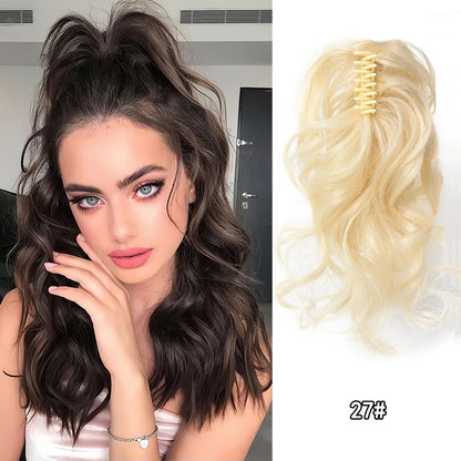 Queue de cheval synthétique OLA bouclée courte à pince noire .