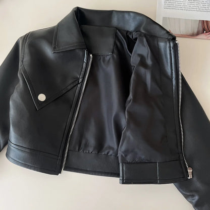 Set Fille 2 Pièces – Haut Cuir à Revers + Jupe Plissée, Tenue Tendance Chic et Durable