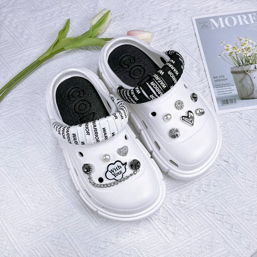 Sabots femme breloques à la mode – Pantoufles d'extérieur semelle épaisse, sandales plage été haute qualité nouvelle collection