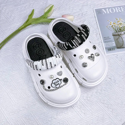 Sabots femme breloques à la mode – Pantoufles d'extérieur semelle épaisse, sandales plage été haute qualité nouvelle collection