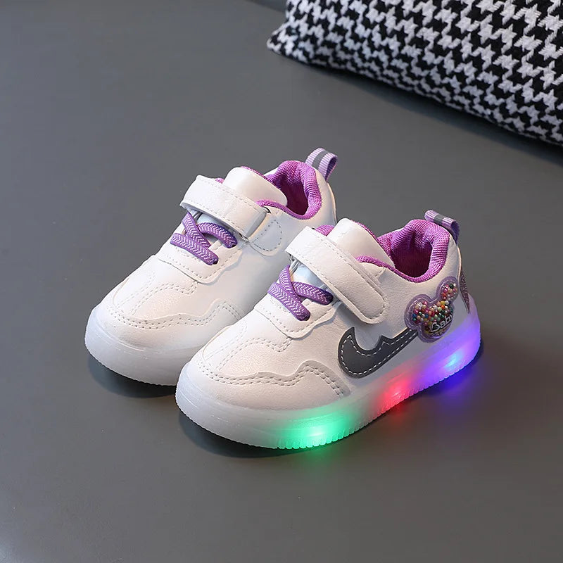 Baskets décontractées pour enfants en cuir PU avec LED, confortables et antidérapantes, idéales pour le printemps.
