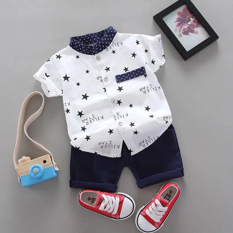 Costume d’été bébé garçon 2 pièces chemise et short, tenue décontractée et mode.