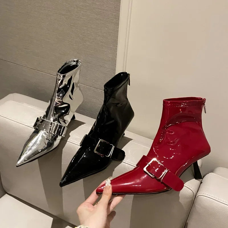 Bottes élégantes cuir verni femme – Talons fins et design sexy pour soirée automnale