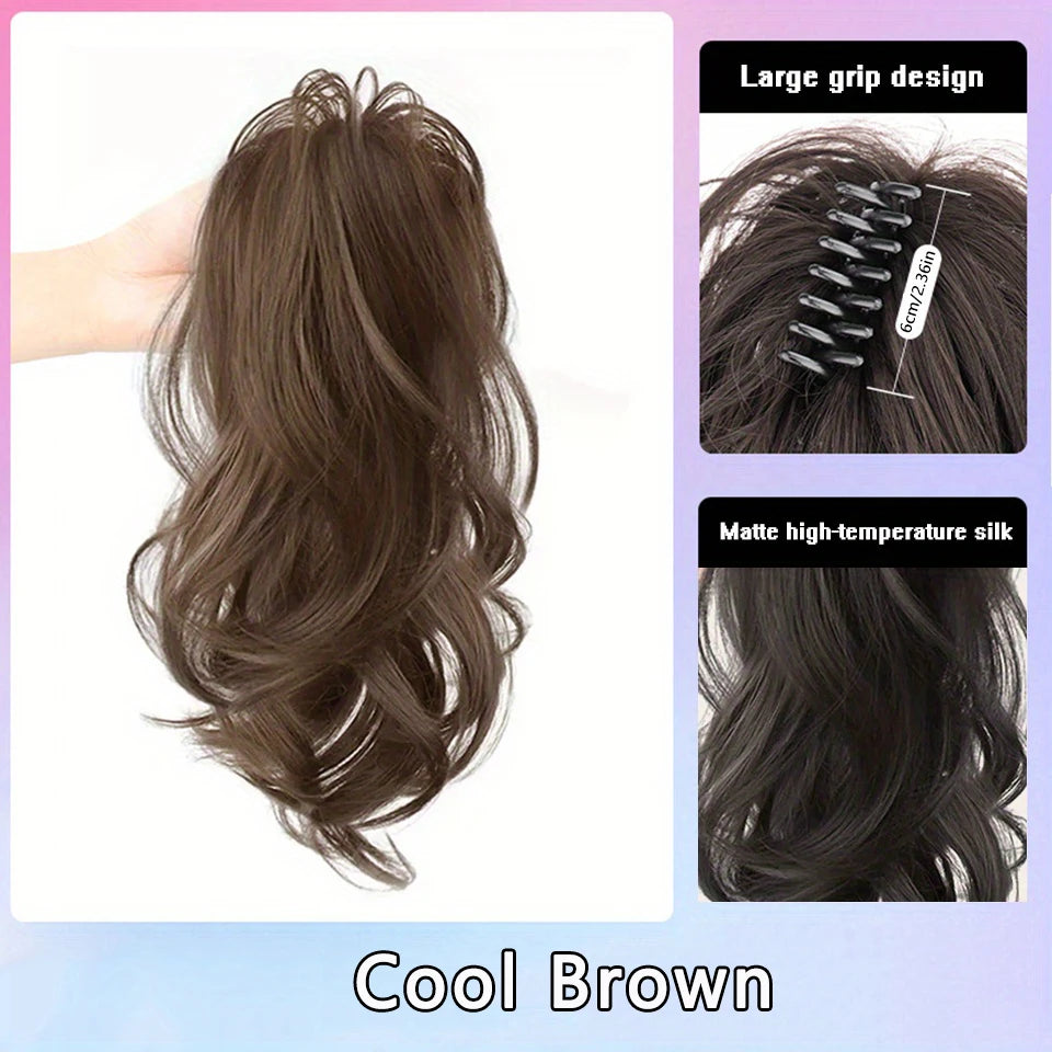 Queue de cheval synthétique OLA bouclée courte à pince noire .