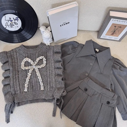 Ensemble 3 pièces fille﻿– gilet tricoté, chemise, jupe plissée