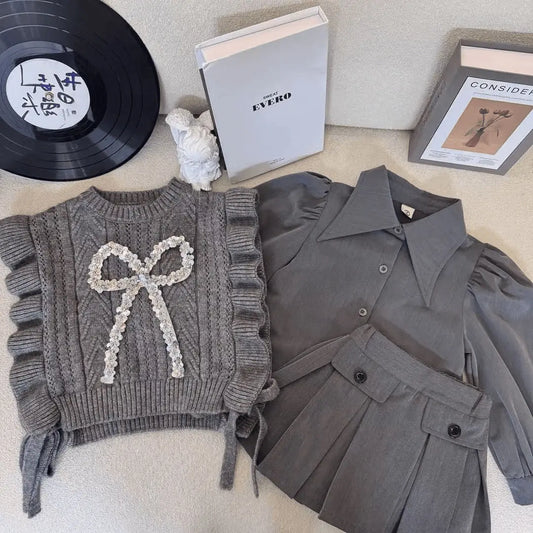 Ensemble 3 pièces fille﻿– gilet tricoté, chemise, jupe plissée