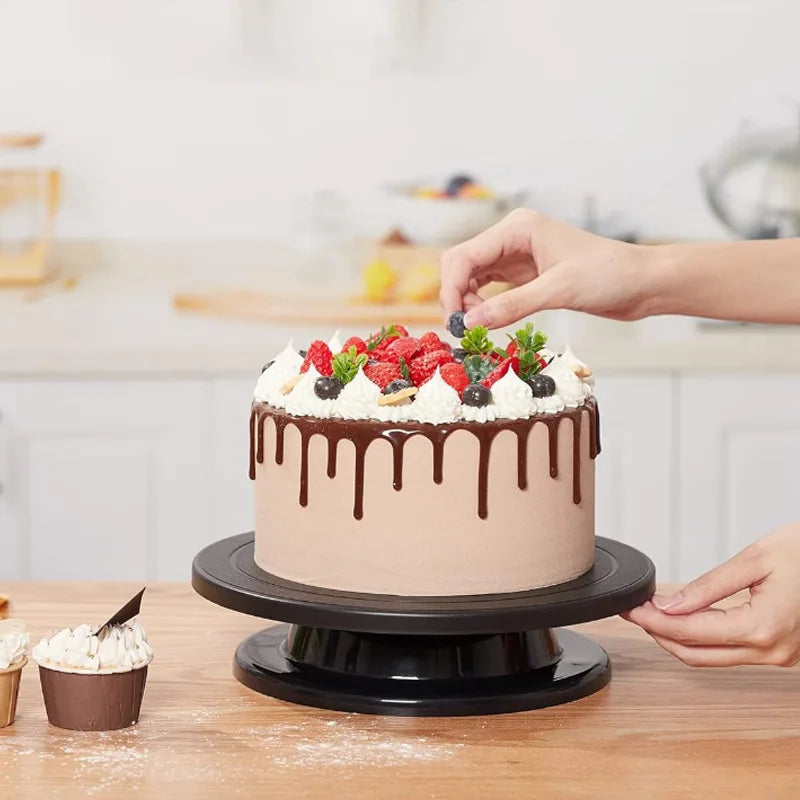 Kit décoration gâteau 6 pcs – plateau tournant, 2 spatules & 3 grattoirs pour glaçage