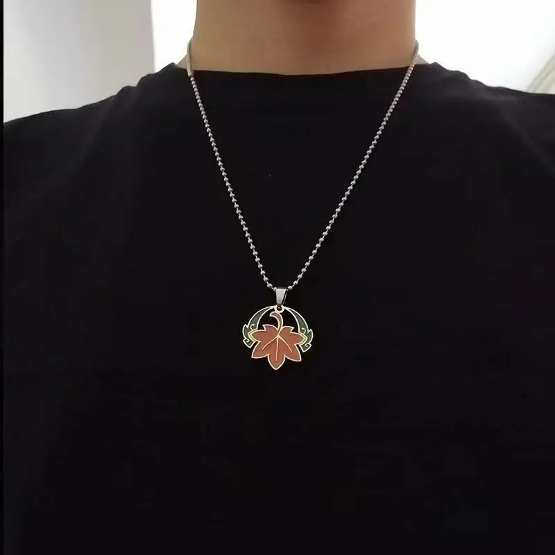 Collier Kazuha en acier titane avec pendentif feuille d’érable – 3 styles, cadeau pour fans .