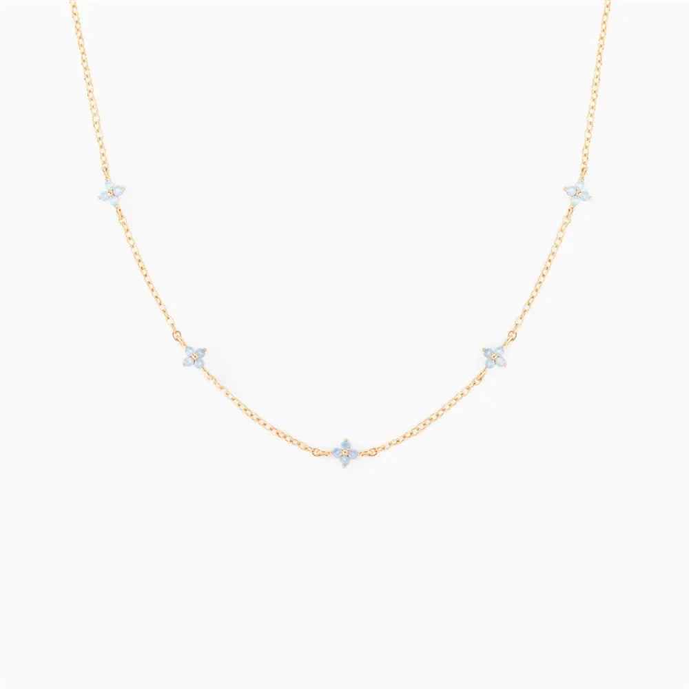 YIKOOLIN Collier Femme – Fleur Bleue Luxe, Design Minimaliste, Style Européen Américain