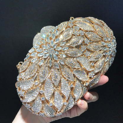 Sacs à main de luxe en métal doré pour femmes, marqués pour mariages et fêtes.