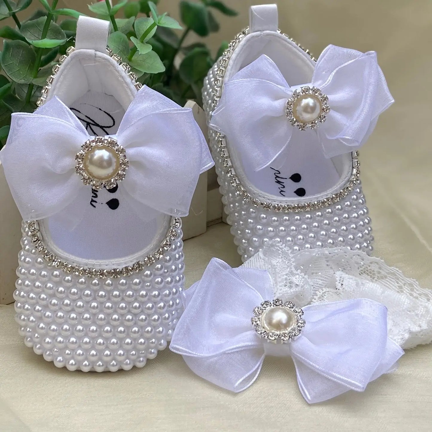 Chaussures bébé blanches à perles et strass, fait main, baptême 0-3m