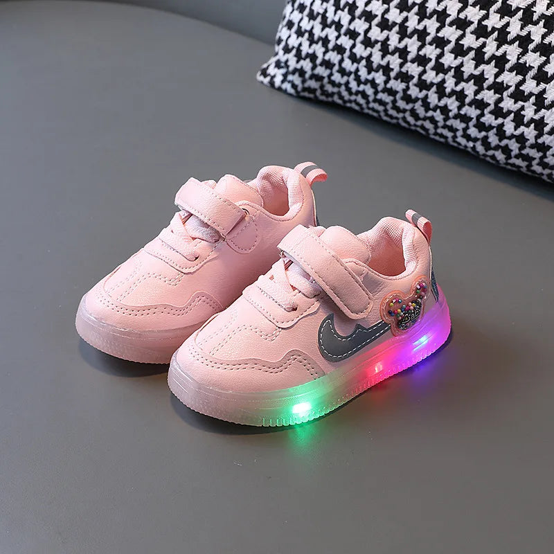 Baskets décontractées pour enfants en cuir PU avec LED, confortables et antidérapantes, idéales pour le printemps.