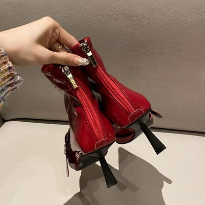 Bottes élégantes cuir verni femme – Talons fins et design sexy pour soirée automnale