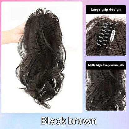 Queue de cheval synthétique OLA bouclée courte à pince noire .