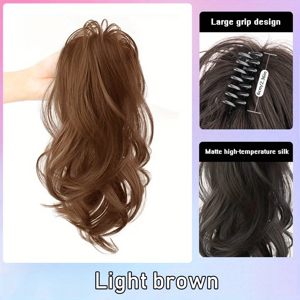 Queue de cheval synthétique OLA bouclée courte à pince noire .