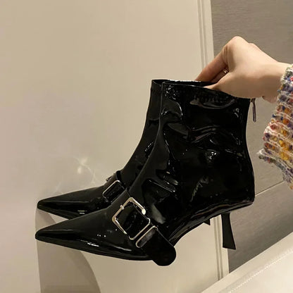 Bottes élégantes cuir verni femme – Talons fins et design sexy pour soirée automnale