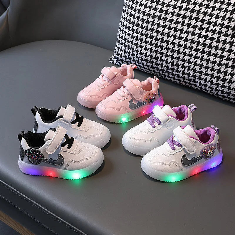 Baskets décontractées pour enfants en cuir PU avec LED, confortables et antidérapantes, idéales pour le printemps.