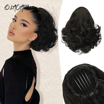 Queue de cheval synthétique OLA bouclée courte à pince noire .