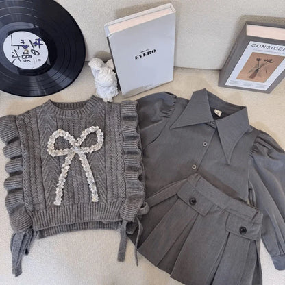 Ensemble 3 pièces fille﻿– gilet tricoté, chemise, jupe plissée