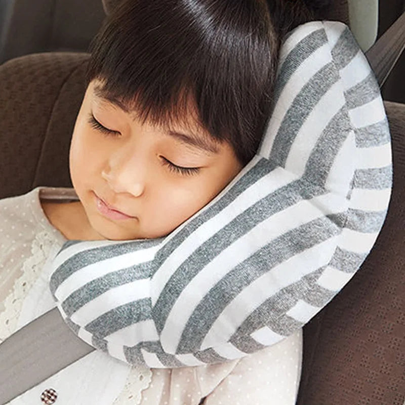 Oreiller de voiture enfant – coussin repos‑nuque avec sangle de sécurité (1 pièce)