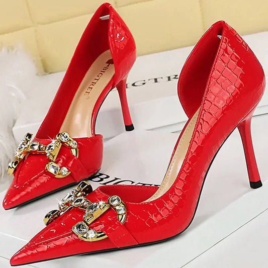 Escarpins femme 8 cm, style luxe, creusés, chaîne métal, talon cristal, soirée rose .