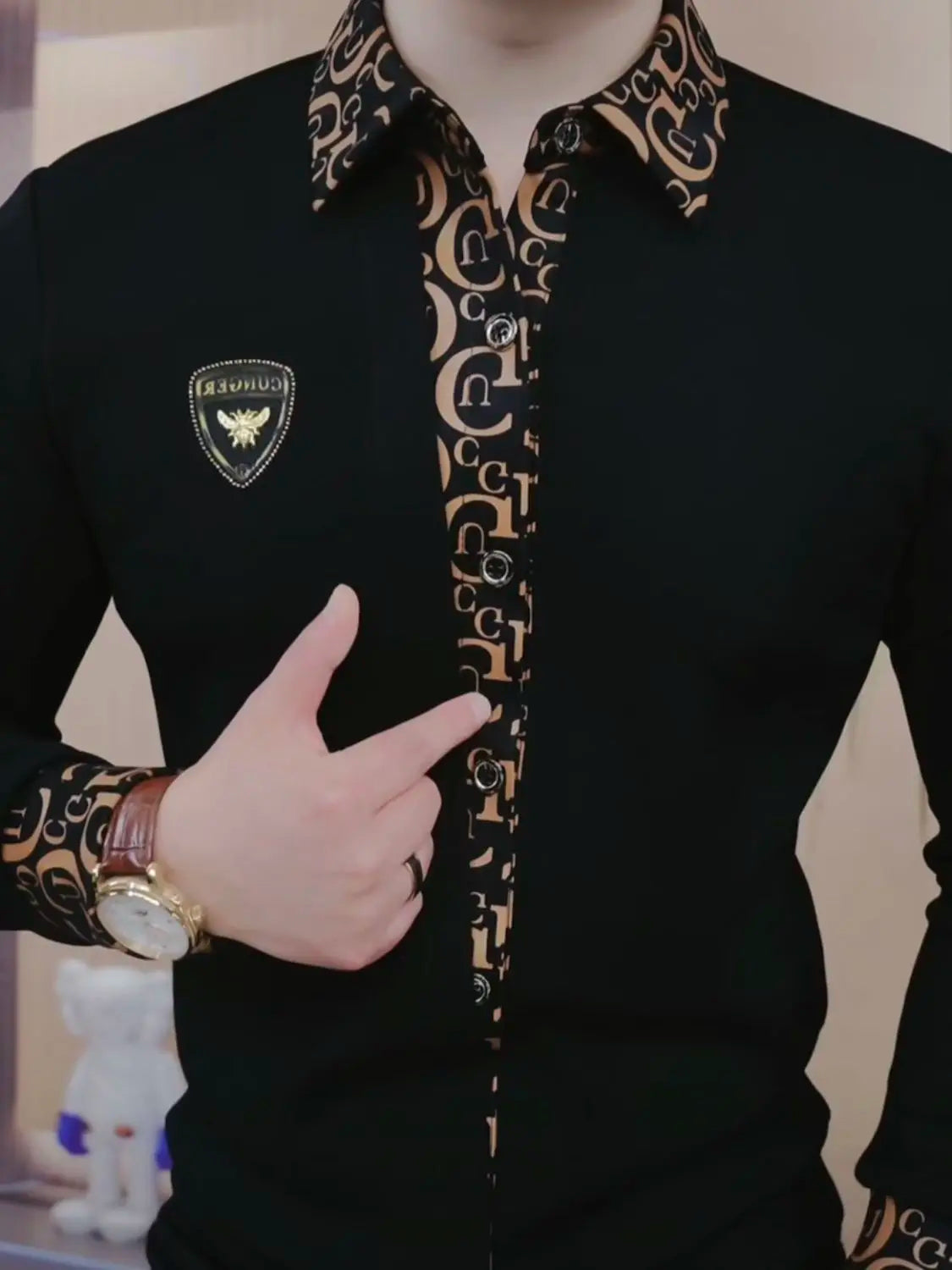 Chemise Affaires Homme Légère – Tendance Jeune, Revers Élégant .