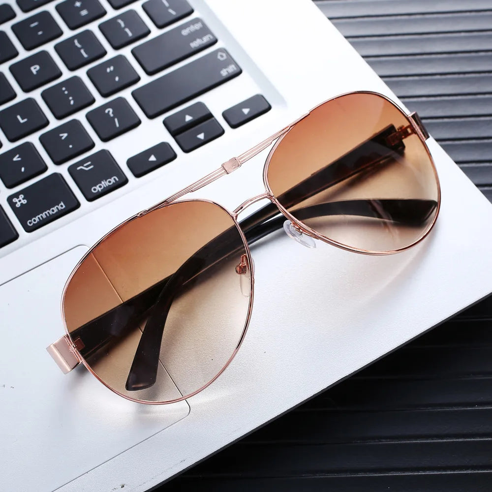 Ensemble homme 4 pièces – Montre, portefeuille, ceinture, lunettes de soleil, coffret cadeau mode, livraison rapide