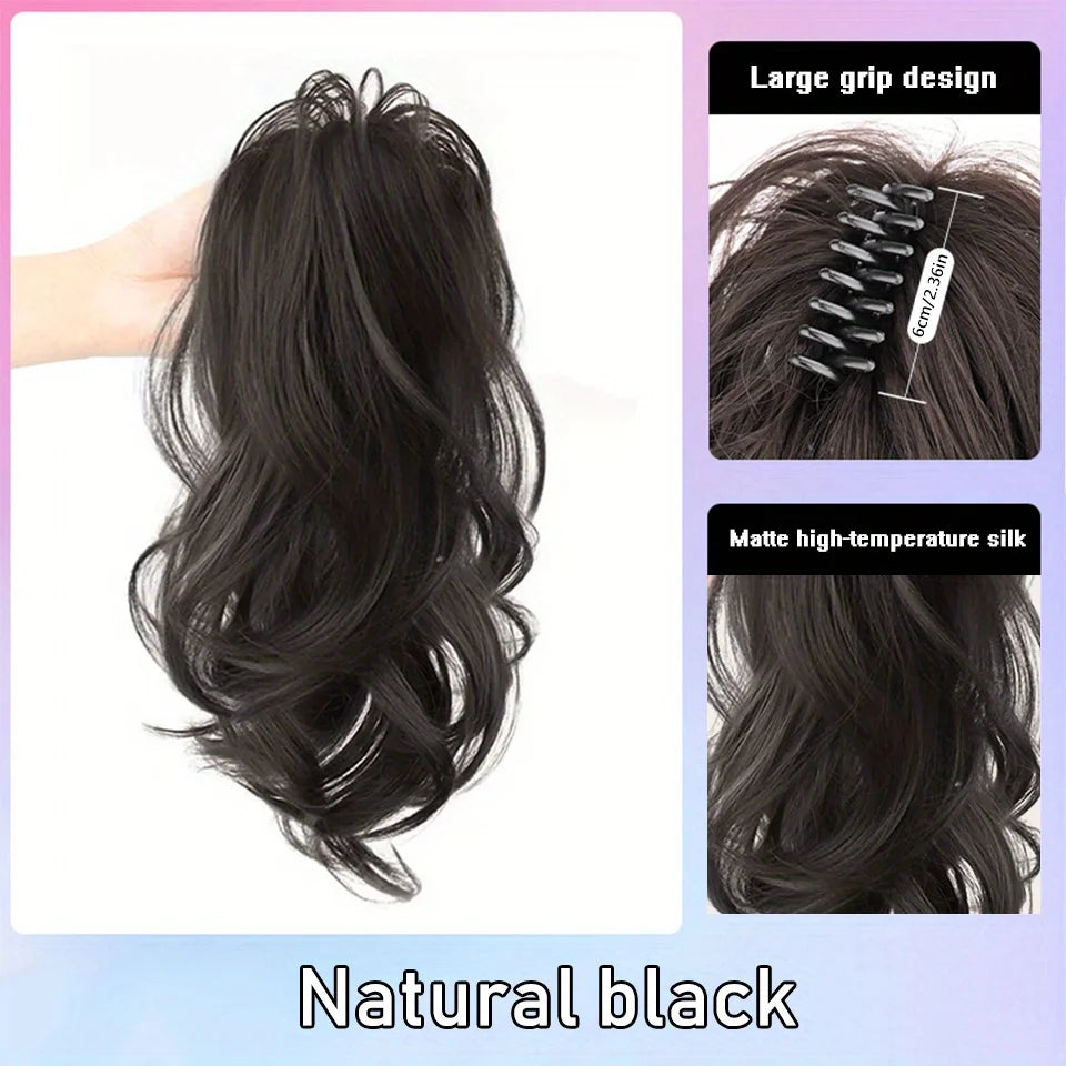 Queue de cheval synthétique OLA bouclée courte à pince noire .