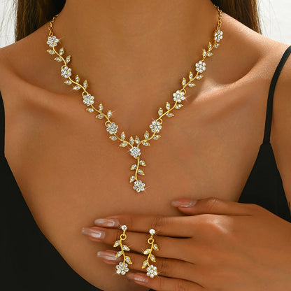 YIKOOLIN Ensemble Bijoux Femme – 3 Pièces Fleur Goutte d’Eau, Collier & Boucles, Style Élégant