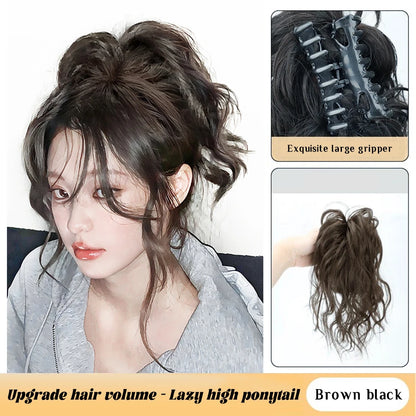 Queue de cheval synthétique OLA bouclée courte à pince noire .