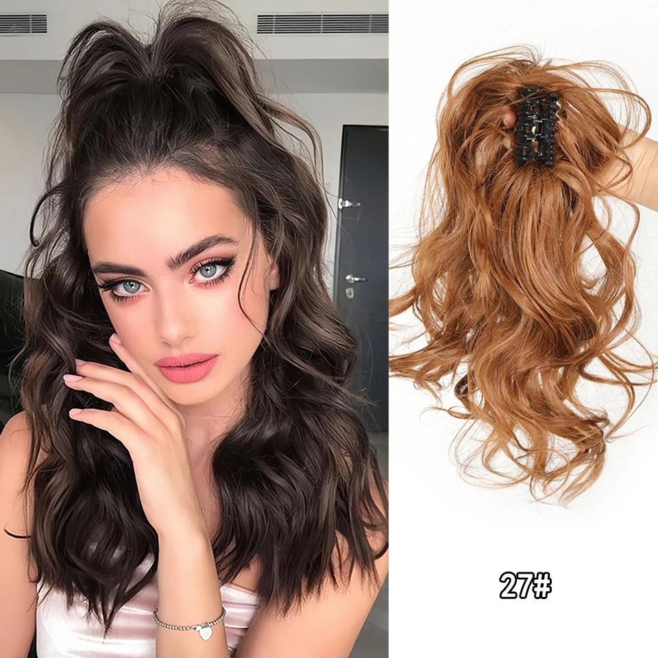 Queue de cheval synthétique OLA bouclée courte à pince noire .