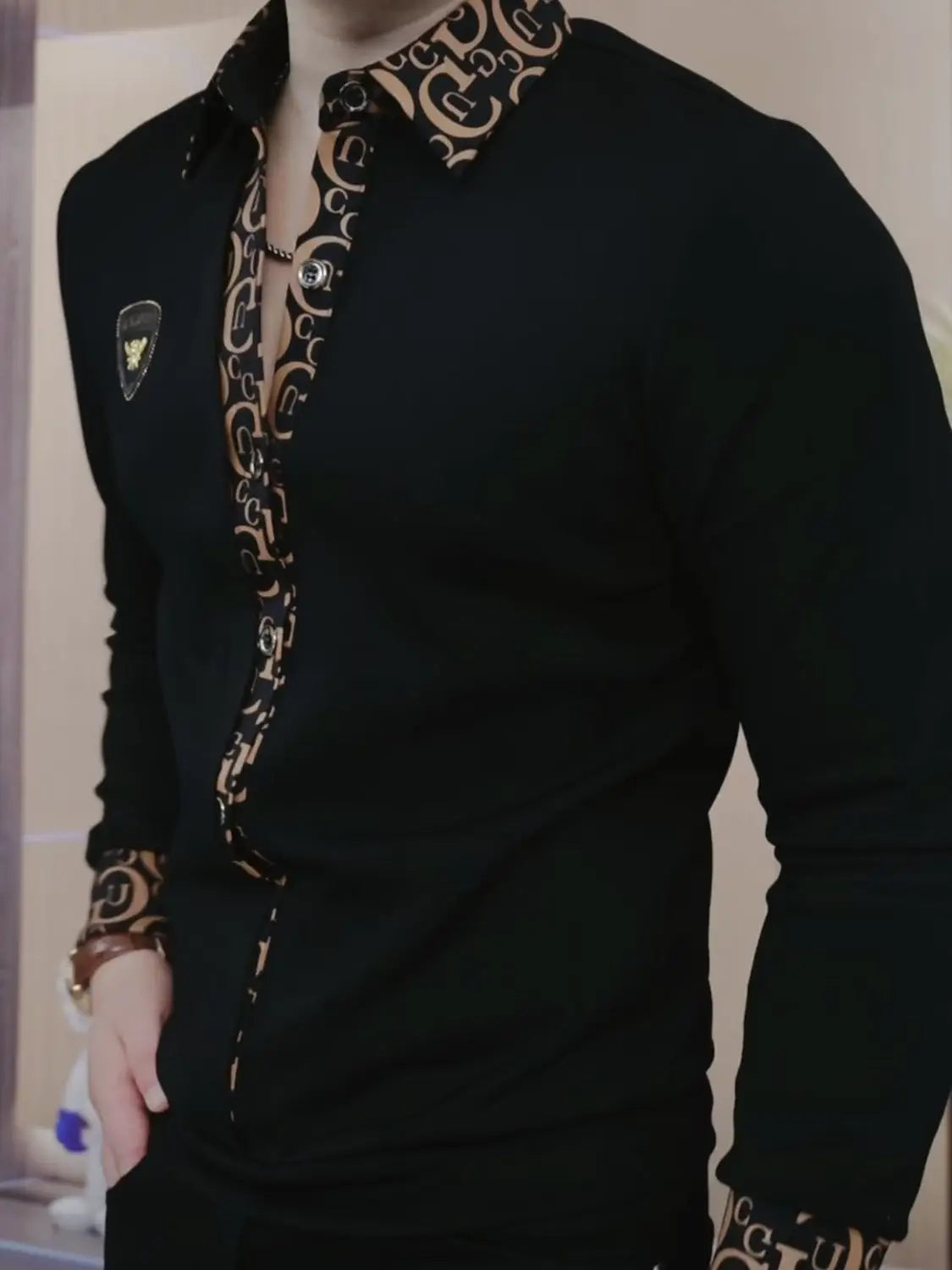 Chemise Affaires Homme Légère – Tendance Jeune, Revers Élégant .