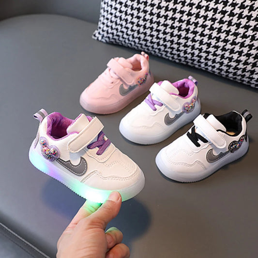 Baskets décontractées pour enfants en cuir PU avec LED, confortables et antidérapantes, idéales pour le printemps.